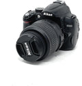 Nikon D5000 appareil photo reflex 12,3 MP - Kit objectif AF S DX VR 18 à 55 mm - Capteur CMOS monture Nikon F - Stabilisation et zoom 3x boîtier noir